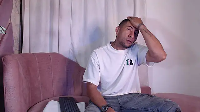 Snapshot of Morganandmegan chatting on 09-17-25, 11:01 Morganandmegan online show from 09-17-25, 11:01