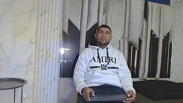 Snapshot of Morganandmegan chatting on 10-13-25, 11:32 Morganandmegan online show from 10-13-25, 11:32