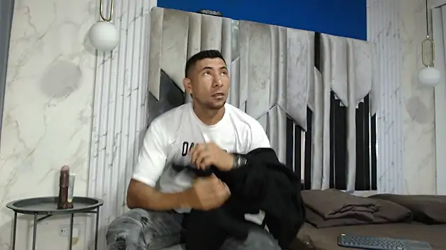 Snapshot of Morganandmegan chatting on 11-07-25, 11:21 Morganandmegan online show from 11-07-25, 11:21