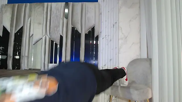 Snapshot of Morganandmegan chatting on 11-10-25, 11:20 Morganandmegan online show from 11-10-25, 11:20