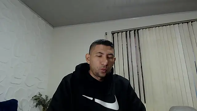 Snapshot of Morganandmegan chatting on 11-19-25, 11:21 Morganandmegan online show from 11-19-25, 11:21