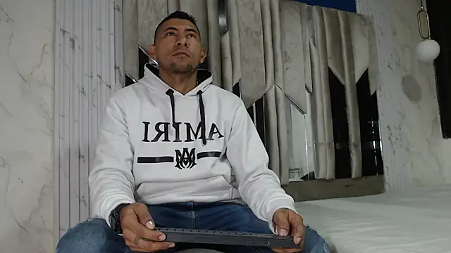 Snapshot of Morganandmegan chatting on 11-24-25, 11:10 Morganandmegan online show from 11-24-25, 11:10