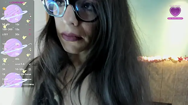 IsisNoir online show from 04-21-26, 12:33