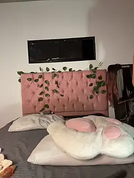 Snapshot of _maki__ chatting on 02-20-26, 02:08 maki online show from 02-20-26, 02:08