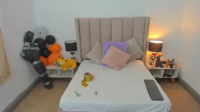 evvaa moon69 online show from 10-08-25, 12:36