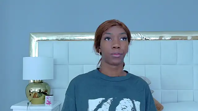 MadeleineHocker online show from 10-04-25, 12:03