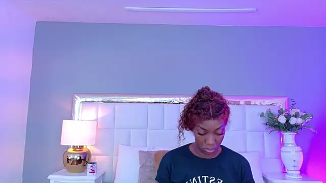 MadeleineHocker online show from 10-11-25, 11:53