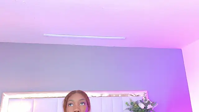 MadeleineHocker online show from 11-19-25, 12:27