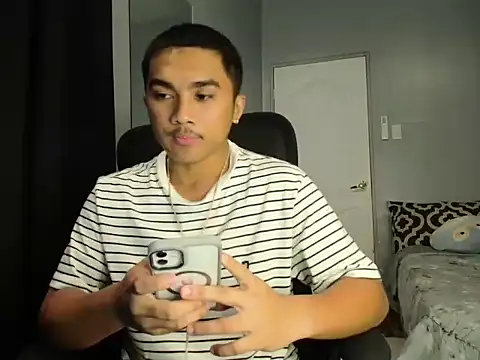 Snapshot of pinoyAdrianneXXX chatting on 10-17-25, 11:35 pinoyAdrianneXXX online show from 10-17-25, 11:35