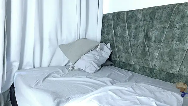 ValeriGallardo17 online show from 10-04-25, 07:34