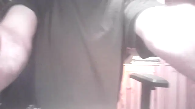 Snapshot of boy40bi chatting on 11-10-25, 04:44 boy40bi online show from 11-10-25, 04:44