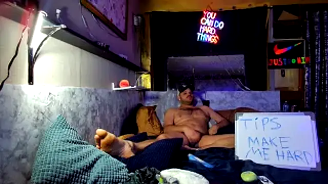 Snapshot of Xstumpy chatting on 04-12-26, 10:48 Xstumpy online show from 04-12-26, 10:48