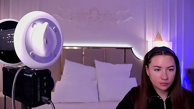 MeganStrain online show from 09-19-25, 03:08