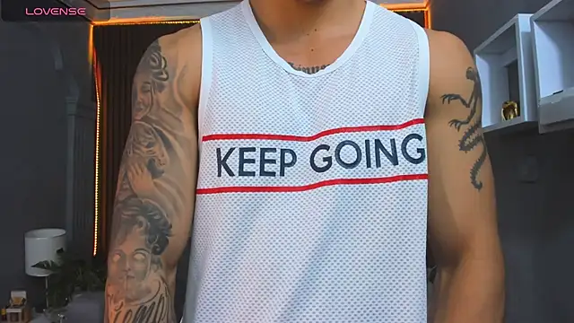 Leo santoro online show from 11-11-25, 01:44