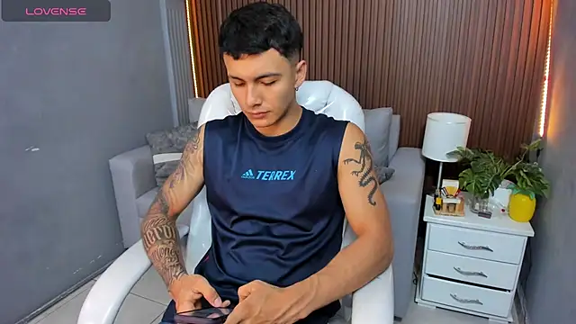 Leo santoro online show from 11-22-25, 02:49