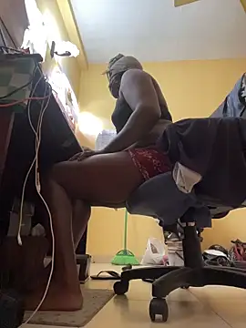 Snapshot of femboyslqueen chatting on 10-27-25, 06:06 femboyslqueen online show from 10-27-25, 06:06