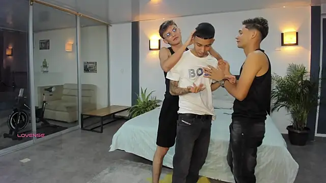 Bisexlifehot   online show from 09-19-25, 11:38