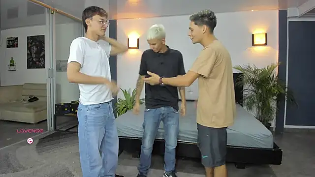 Bisexlifehot   online show from 09-26-25, 10:58