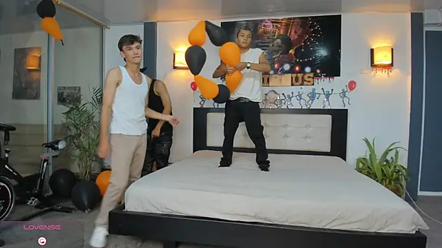 Bisexlifehot   online show from 11-06-25, 12:00