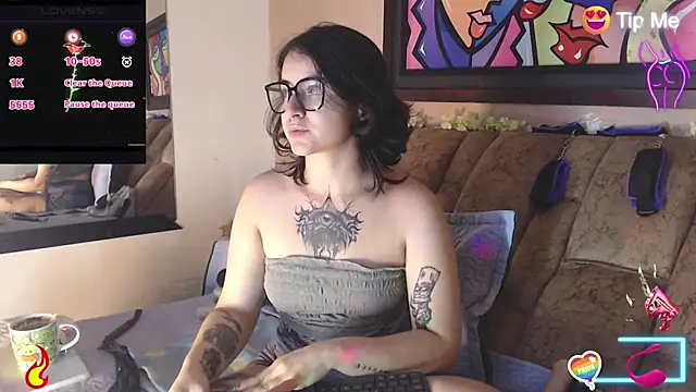 miss tatta online show from 10-18-25, 04:04