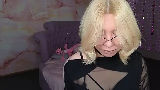 Snapshot of Wendy_Waves chatting on 09-13-25, 10:48 Wendy Waves online show from 09-13-25, 10:48