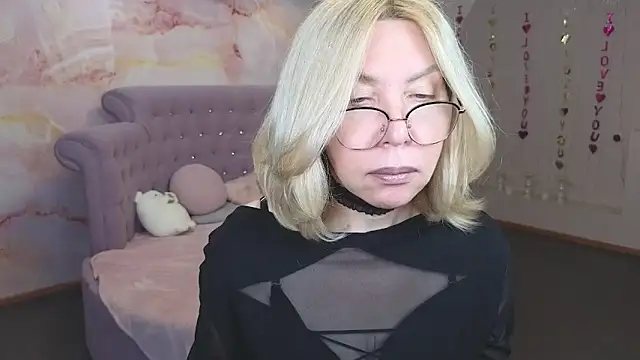 Snapshot of Wendy_Waves chatting on 09-27-25, 10:53 Wendy Waves online show from 09-27-25, 10:53