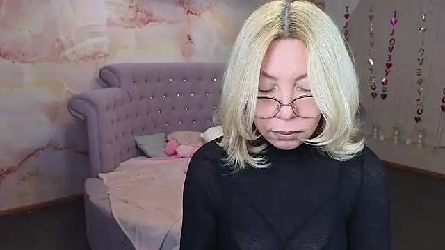 Snapshot of Wendy_Waves chatting on 10-05-25, 11:08 Wendy Waves online show from 10-05-25, 11:08