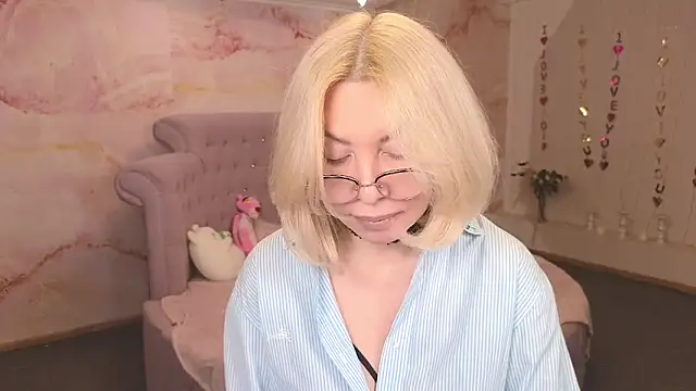 Snapshot of Wendy_Waves chatting on 10-18-25, 11:11 Wendy Waves online show from 10-18-25, 11:11