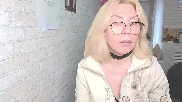 Snapshot of Wendy_Waves chatting on 10-28-25, 10:41 Wendy Waves online show from 10-28-25, 10:41