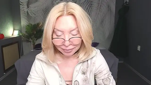 Snapshot of Wendy_Waves chatting on 11-20-25, 01:11 Wendy Waves online show from 11-20-25, 01:11