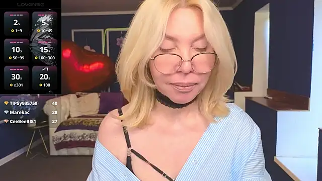 Snapshot of Wendy_Waves chatting on 06-13-26, 12:25 Wendy Waves online show from 06-13-26, 12:25