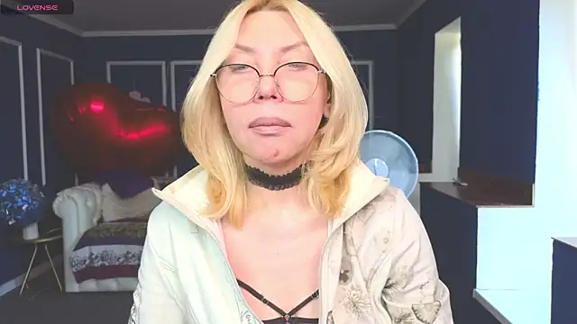 Snapshot of Wendy_Waves chatting on 06-18-26, 12:53 Wendy Waves online show from 06-18-26, 12:53