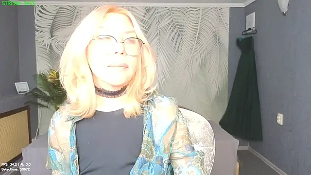 Snapshot of Wendy_Waves chatting on 06-28-26, 12:33 Wendy Waves online show from 06-28-26, 12:33