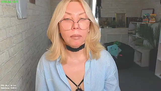 Snapshot of Wendy_Waves chatting on 07-09-26, 12:53 Wendy Waves online show from 07-09-26, 12:53