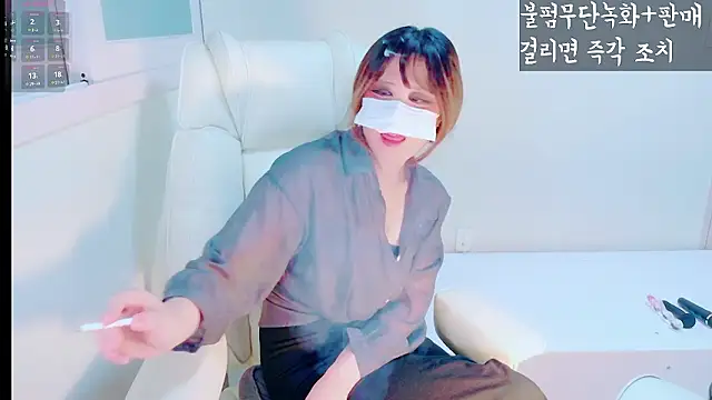 Snapshot of hyeony_s96 chatting on 02-04-26, 12:33 hyeony s96 online show from 02-04-26, 12:33