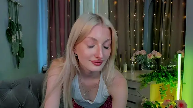 Sarrah blush online show from 09-15-25, 02:17