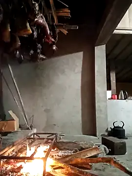 Phuongphuongg online show from 12-18-25, 11:22