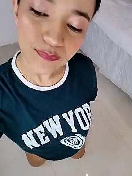 LUNAA    online show from 10-10-25, 03:38