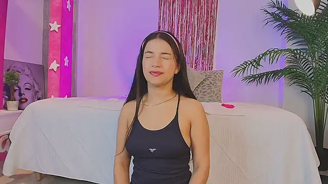 LUNAA    online show from 02-12-26, 03:45