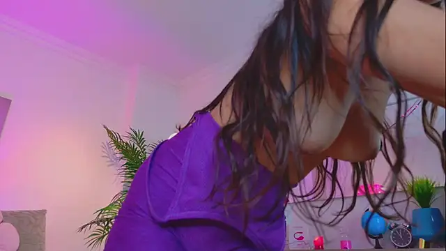 LUNAA    online show from 04-06-26, 03:59