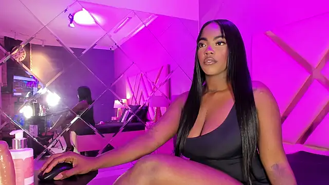 Snapshot of ReinaMiah chatting on 09-10-25, 04:01 ReinaMiah online show from 09-10-25, 04:01