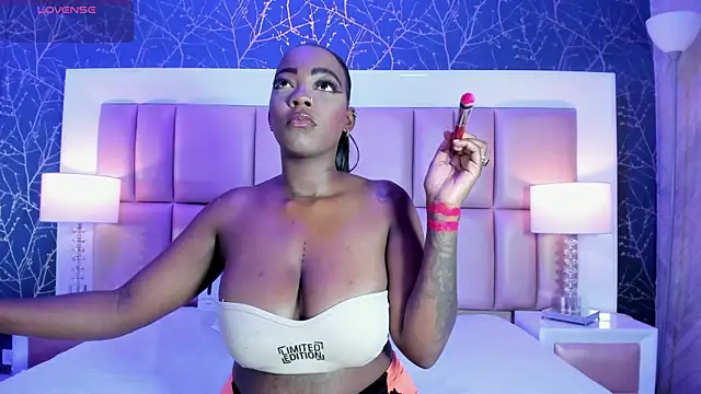 Snapshot of ReinaMiah chatting on 10-11-25, 03:50 ReinaMiah online show from 10-11-25, 03:50