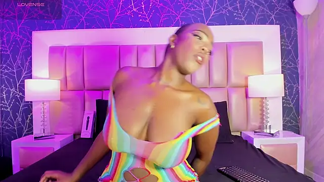 Snapshot of ReinaMiah chatting on 10-16-25, 03:40 ReinaMiah online show from 10-16-25, 03:40