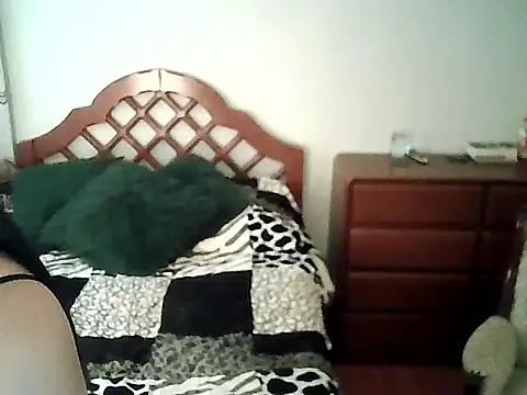 FallsForHerSmile online show from 01-12-26, 03:28