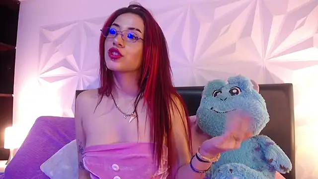 Snapshot of Mia_Lou_ chatting on 09-15-25, 07:47 Mia Lou online show from 09-15-25, 07:47