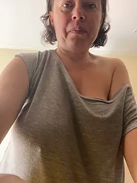 Snapshot of Kiravix chatting on 09-17-25, 07:43 Kiravix online show from 09-17-25, 07:43