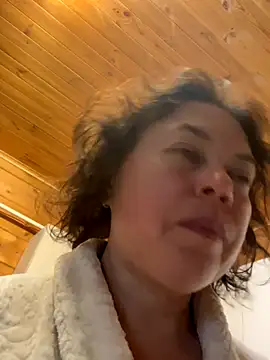 Snapshot of Kiravix chatting on 09-28-25, 04:45 Kiravix online show from 09-28-25, 04:45