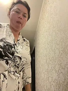 Snapshot of Kiravix chatting on 10-05-25, 04:49 Kiravix online show from 10-05-25, 04:49