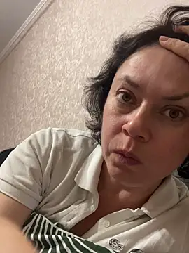 Snapshot of Kiravix chatting on 10-13-25, 08:20 Kiravix online show from 10-13-25, 08:20