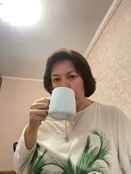 Snapshot of Kiravix chatting on 10-28-25, 06:50 Kiravix online show from 10-28-25, 06:50